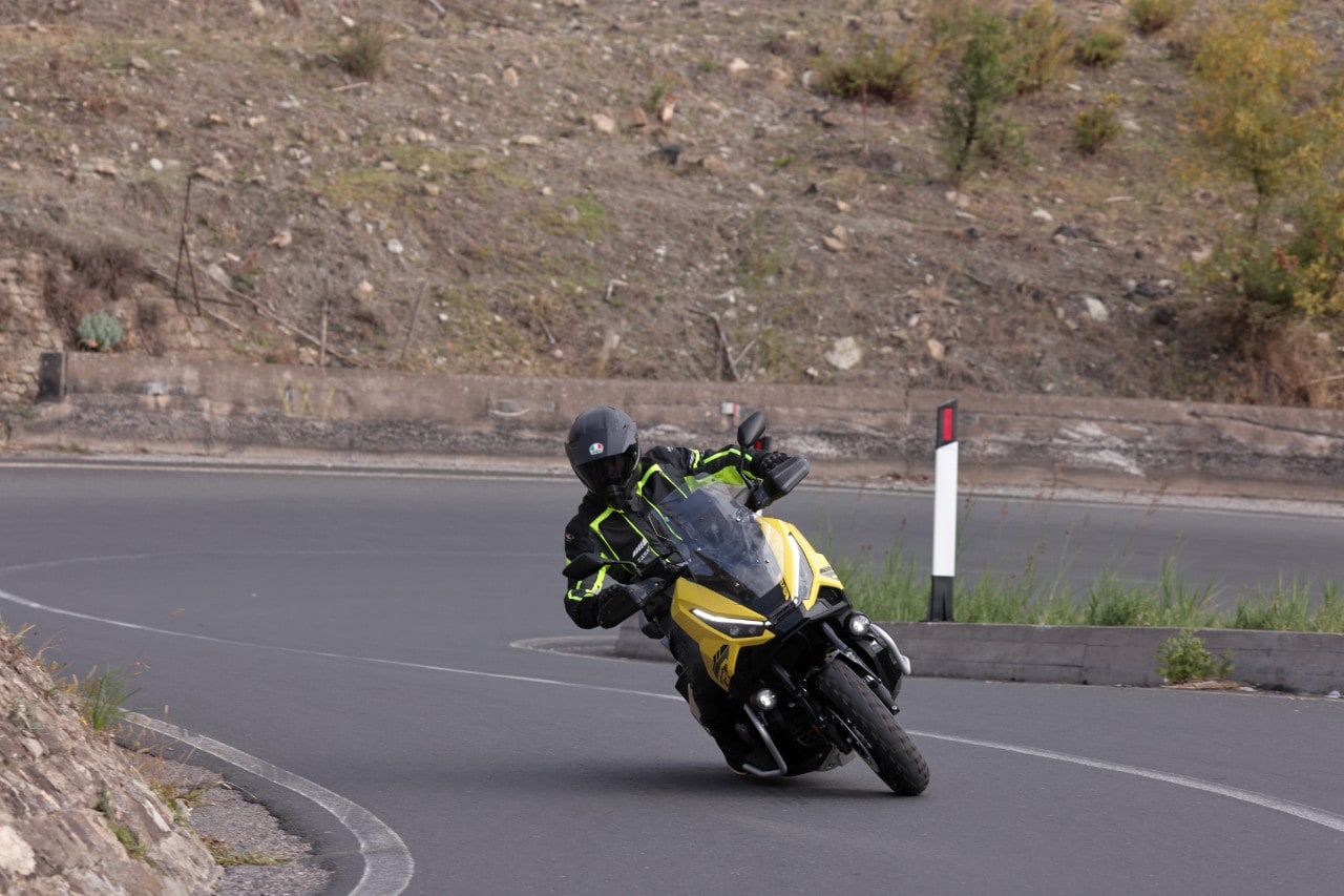 Honda X-ADV: tutte le immagini del modello 2025